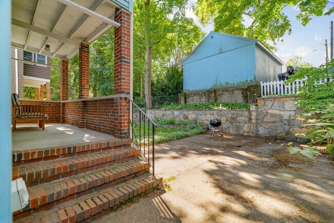 Building Photo - 36 Thingvalla Ave