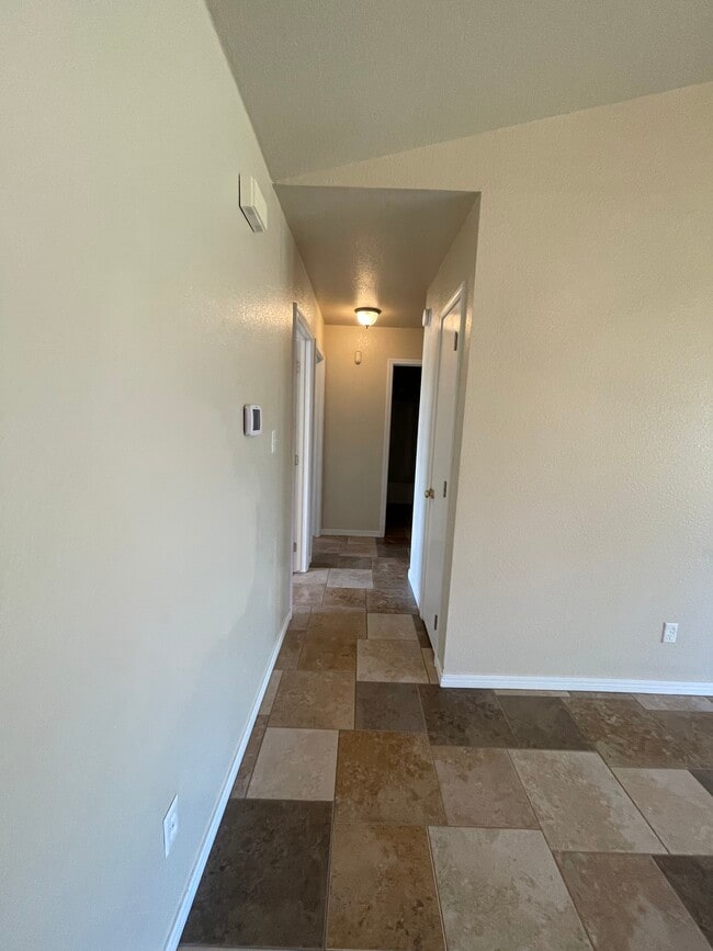 Building Photo - 9395 Sprucewood