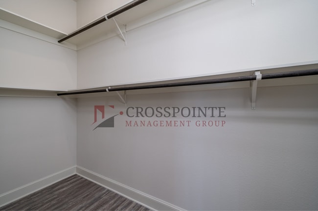 Building Photo - Luxury 3 bedroom, 3.5 Bath, 2 Car Garage Townhome- Fully Furnished!