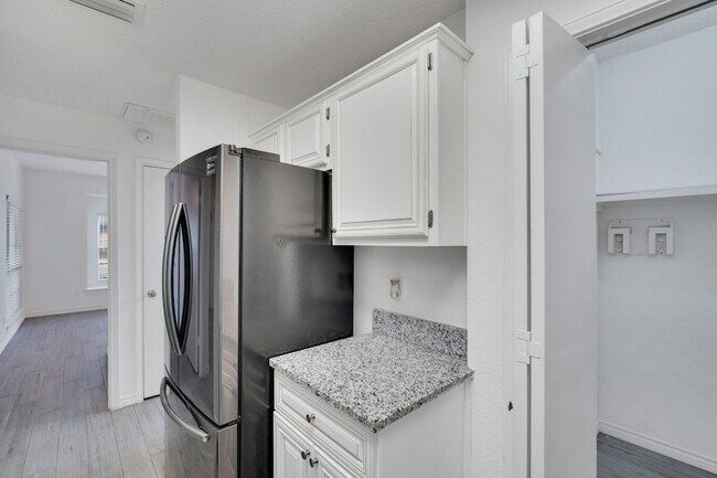 Building Photo - 3607L W Northgate Dr