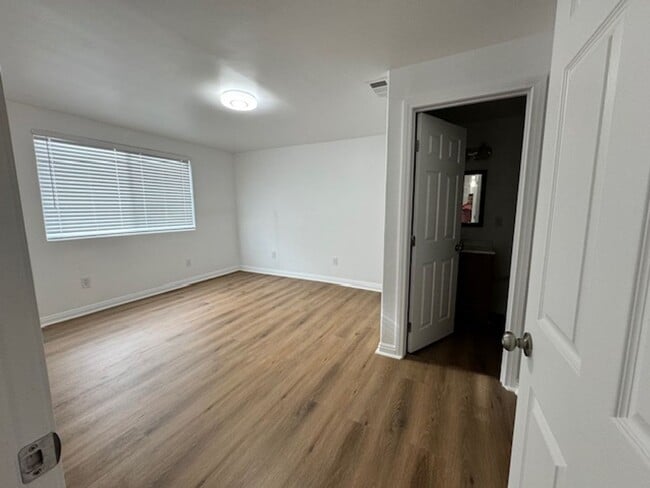 Building Photo - Gorgeous 3+2 home in Glassell Park!