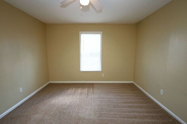 Building Photo - 6104 Vinnie Dr