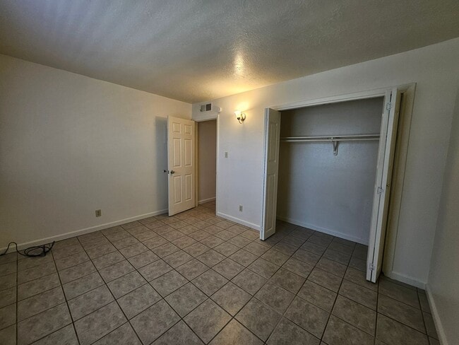 Building Photo - Louisiana Blvd SE-1125