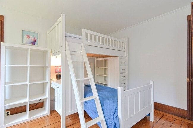 Building Photo - Stunning Victorian Winter Rental with Ocea...