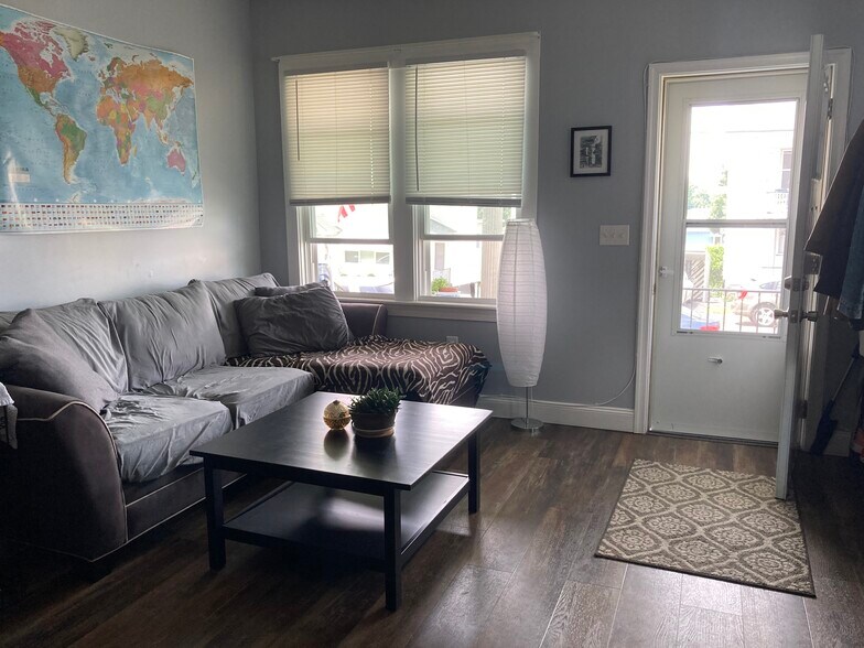 Building Photo - 314 Willow St