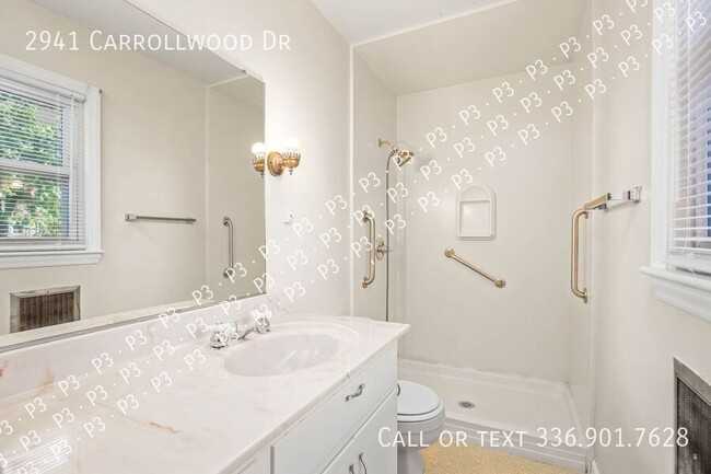 Building Photo - Spacious 3 Bedroom - Call Leasing Agent Li...