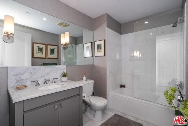 Building Photo - 1 W Century Dr