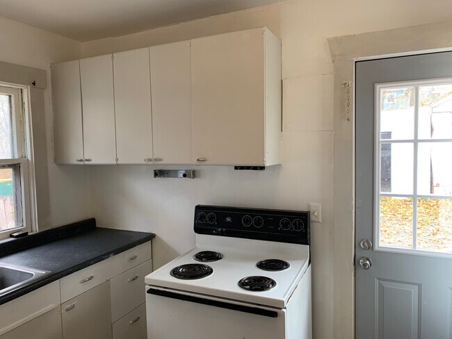 Building Photo - 77 Eldred