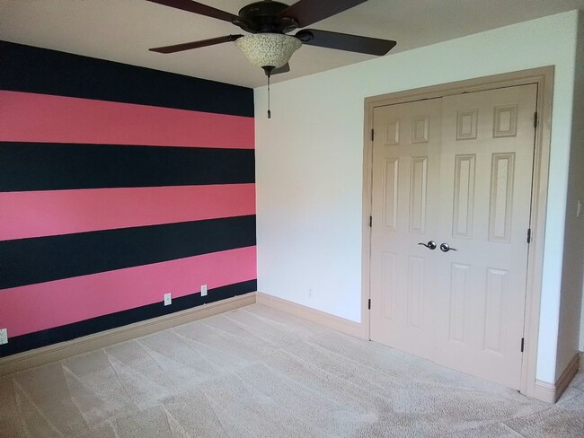 Building Photo - High Desert Home