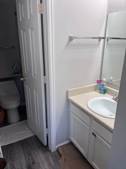 Vanity separate sink - 457 S Memphis Way