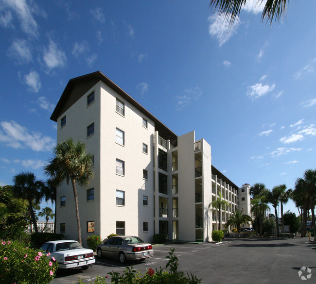 Building - Lake Bayshore Condominiums