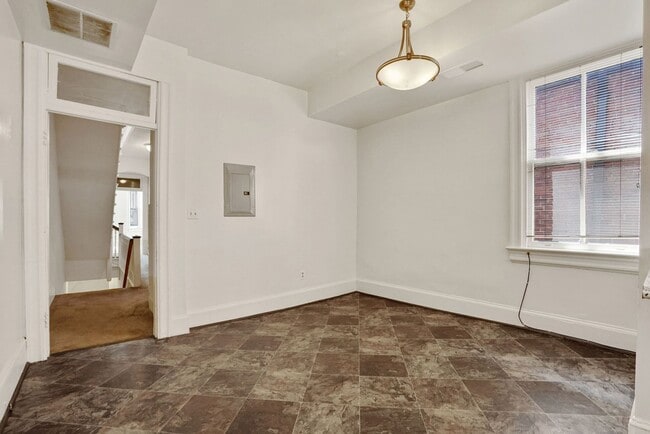 Building Photo - Professionally Managed// 3 Bedroom 2 Bathroom Condo // Kalorama/Dupont Circle// 1 Parking Spot In...