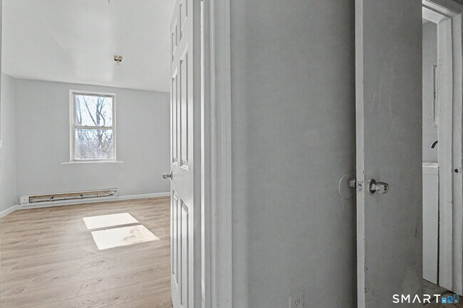 Building Photo - 23 Beacon St