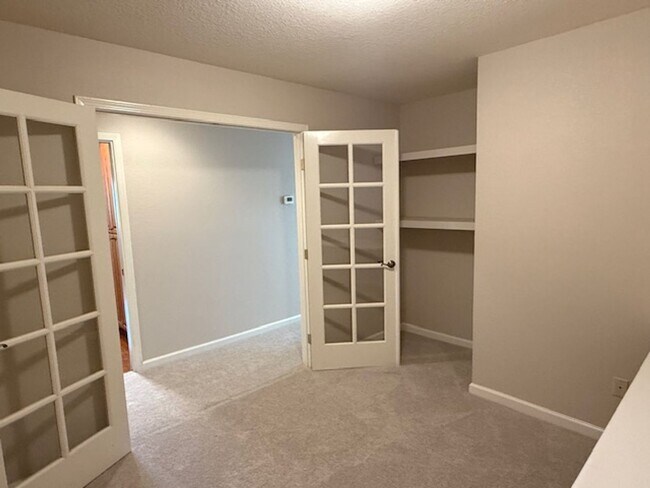 Building Photo - Massive4-Bedroom Richmond Home!