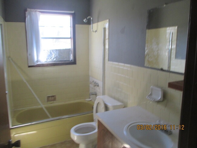 Building Photo - 213 Cazort St