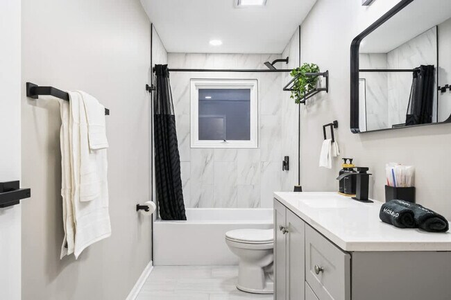 Building Photo - 1410 N Lama Ln