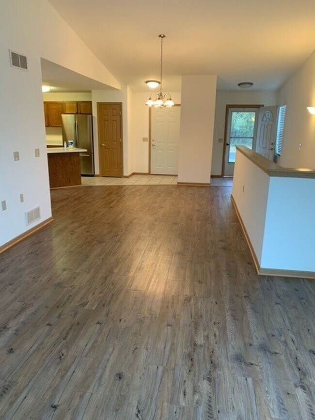 Building Photo - Lexington Duplex