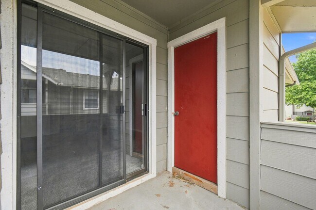 Building Photo - 2850 E 90th St