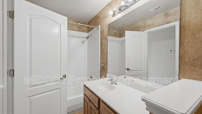 Building Photo - 622 Magdalena Ln