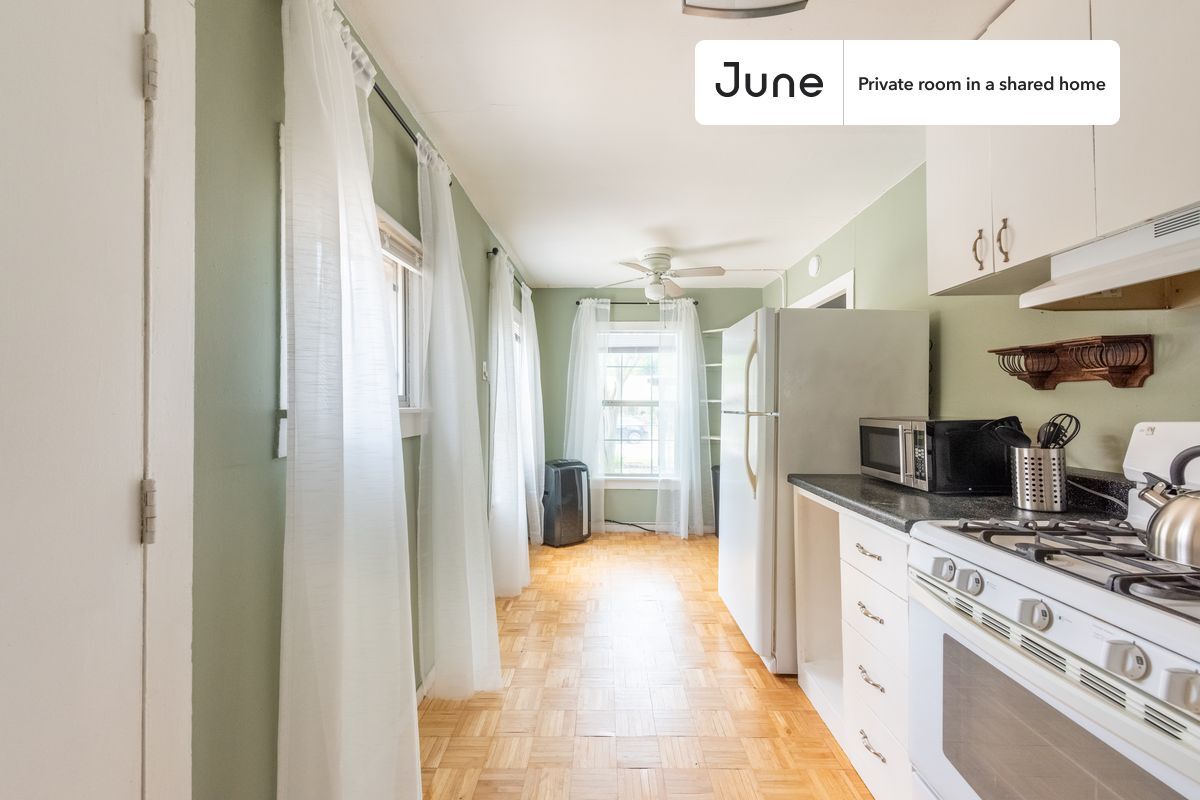 Building Photo - Room in Shared 3 bed/2 bath home