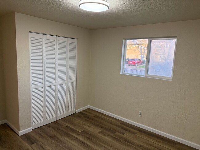 Building Photo - Updated 3 bedroom 1 bathroom house!