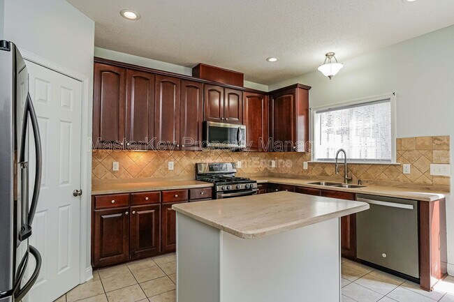 Building Photo - 335 Anterbury Dr