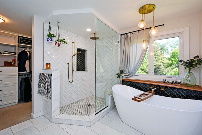 Building Photo - Beautiful 4-Bedroom Home in Vadnais Height...