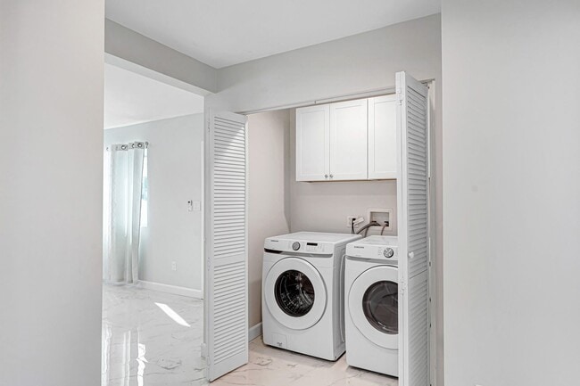 Building Photo - Private & Renovated 2-Bedroom Guest House in Prime Granada Hills Location