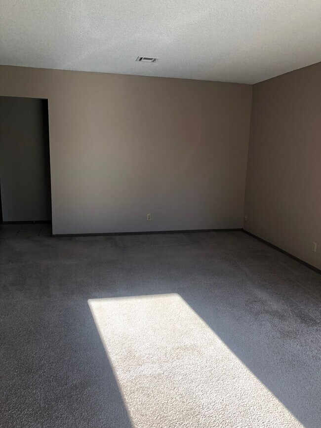 Building Photo - 8406 S Camay Ave