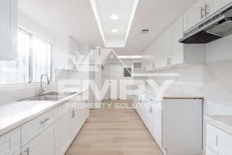 Building Photo - 3 Bedroom 1 Bathroom House for Rent Fishburn Ave Bell CA