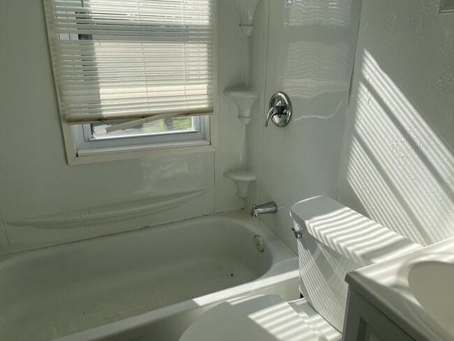 Building Photo - 1615 Cedar St