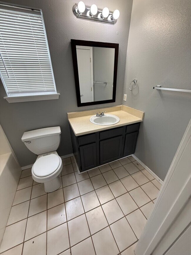 Building Photo - Nice 3 Bed 2 Bath House.  Yard Care Included.  Gas Heat & Hot Water