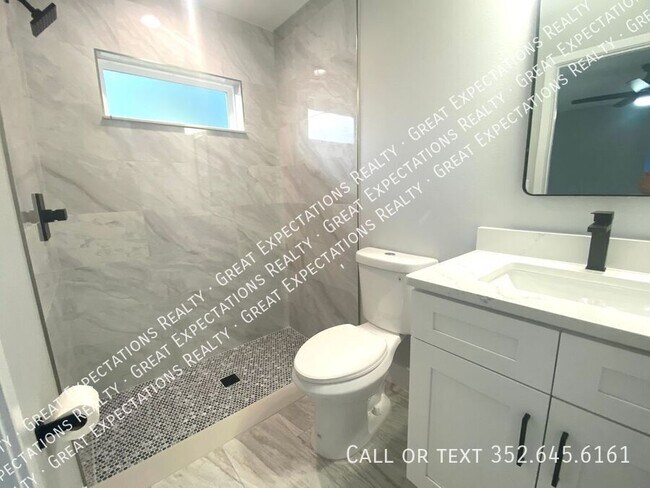 Building Photo - 13679 SE 52nd Ct