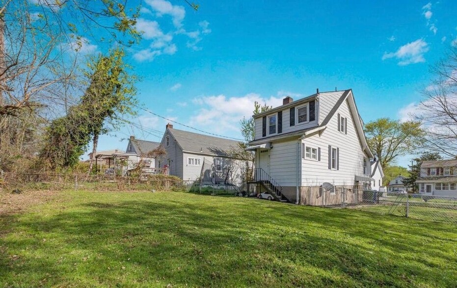 Building Photo - 4513 Woodlea Ave