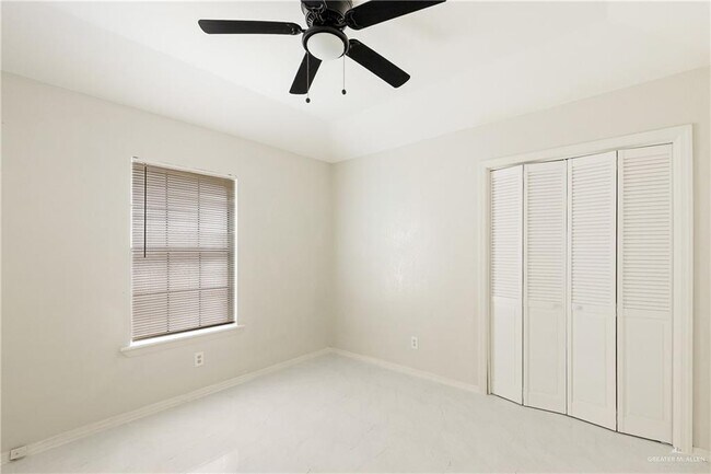 Building Photo - 822 Diana Dr