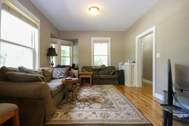 Building Photo - 3200 Aldrich Ave S