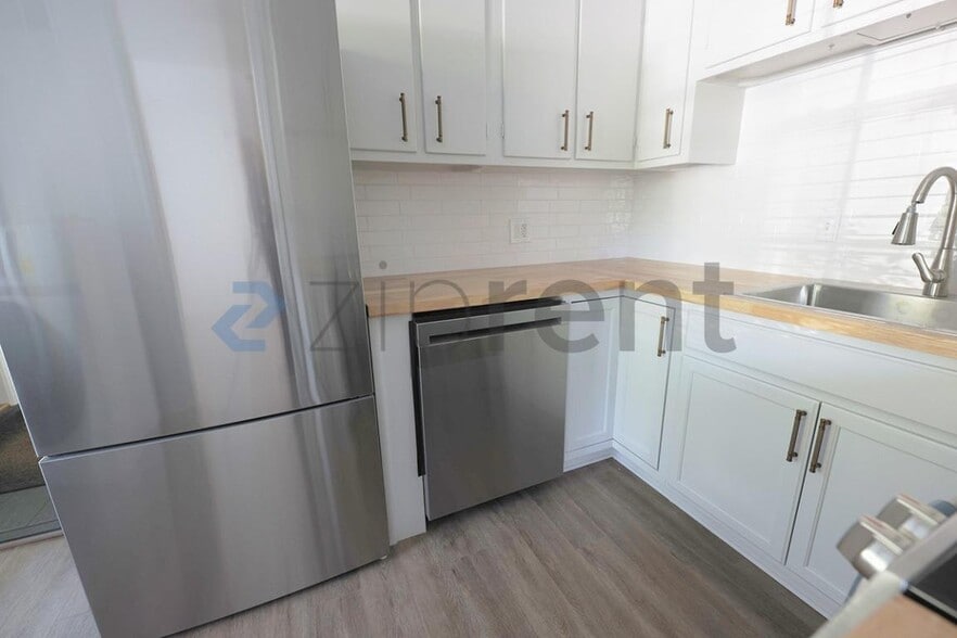 Building Photo - Unit 1