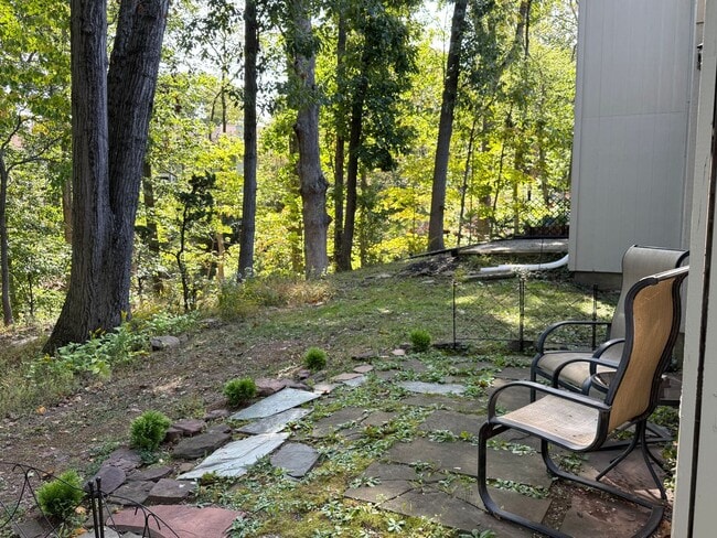 Building Photo - 10 Riverhill