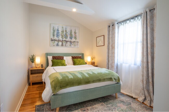 Building Photo - 29 Quintard Terrace