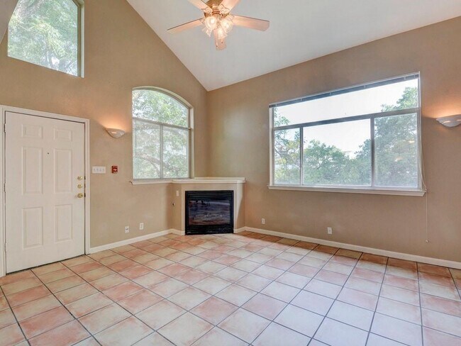 Building Photo - 2502 Leon St