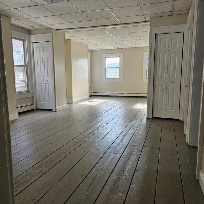 Building Photo - 29 Delano St
