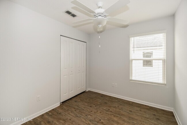 Building Photo - 570 Eiseman Wy