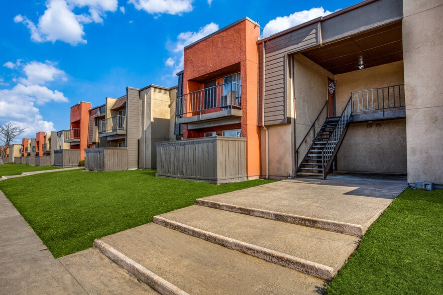 Adira 1301 W Wheatland Rd Dallas TX 75232 Apartment Finder