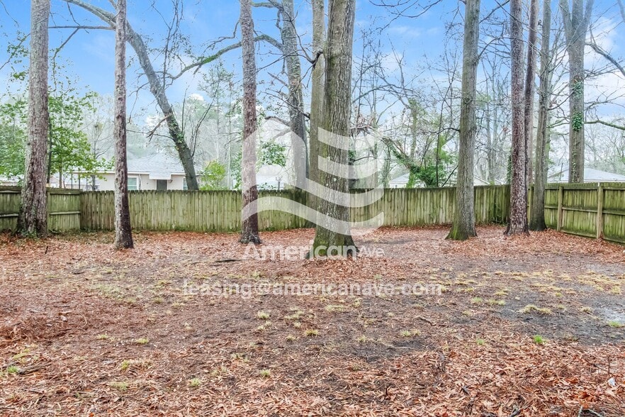 Building Photo - 2342 Center St