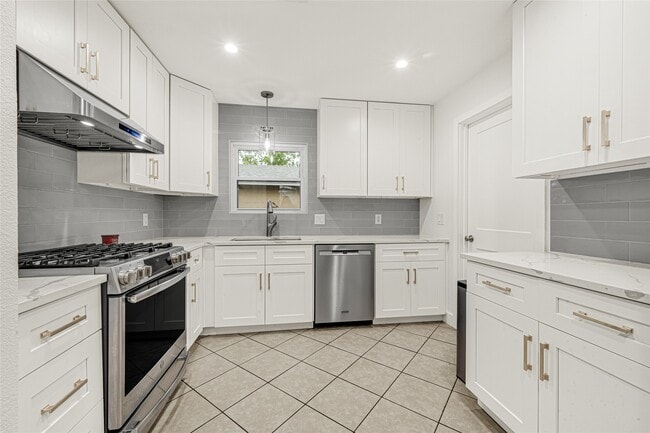 Building Photo - 501 Jerry St