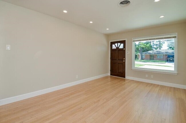 Building Photo - 8330 Waterbury Dr