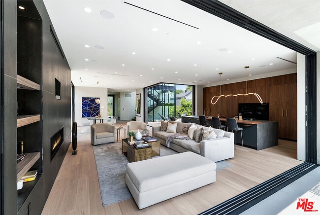 Building Photo - 434 Flores St