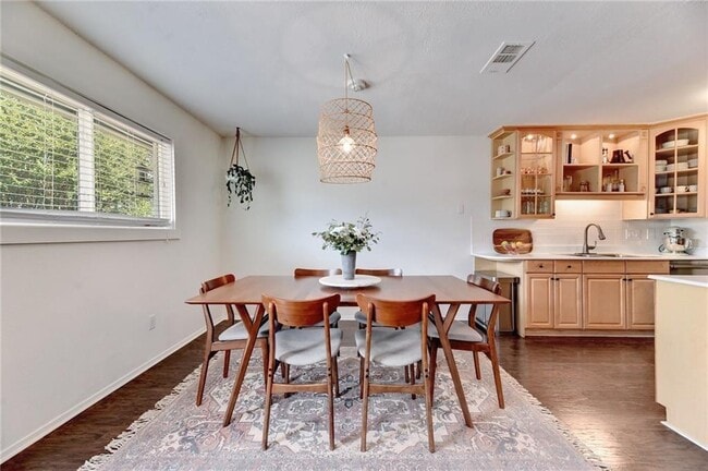 Building Photo - 8308 Roan Ln