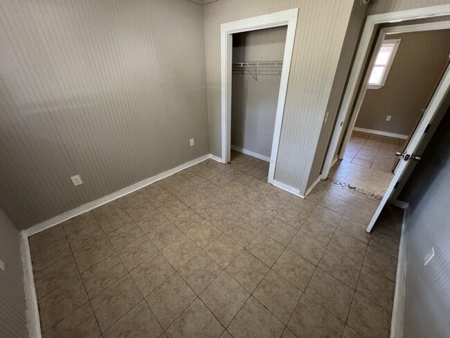 Building Photo - Cozy Brick Home with Covered Parking – Denova St.