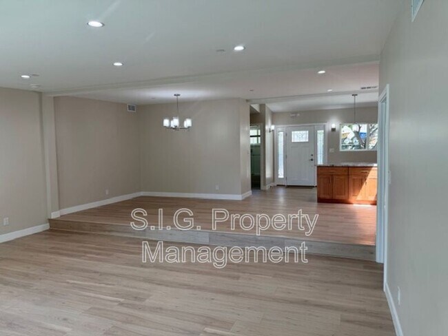 Building Photo - 5147 Cloud Ave
